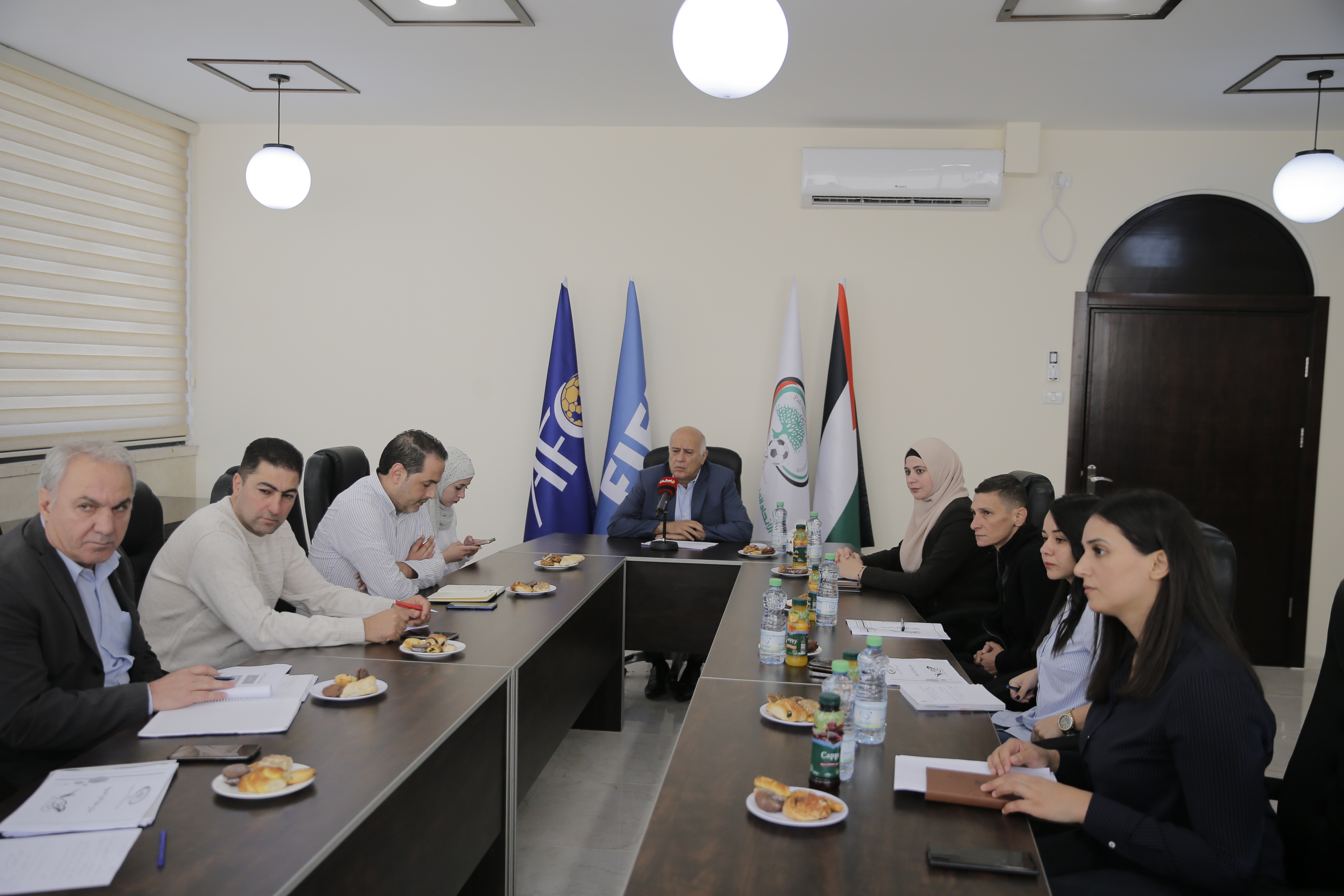 جانب من الاجتماع 