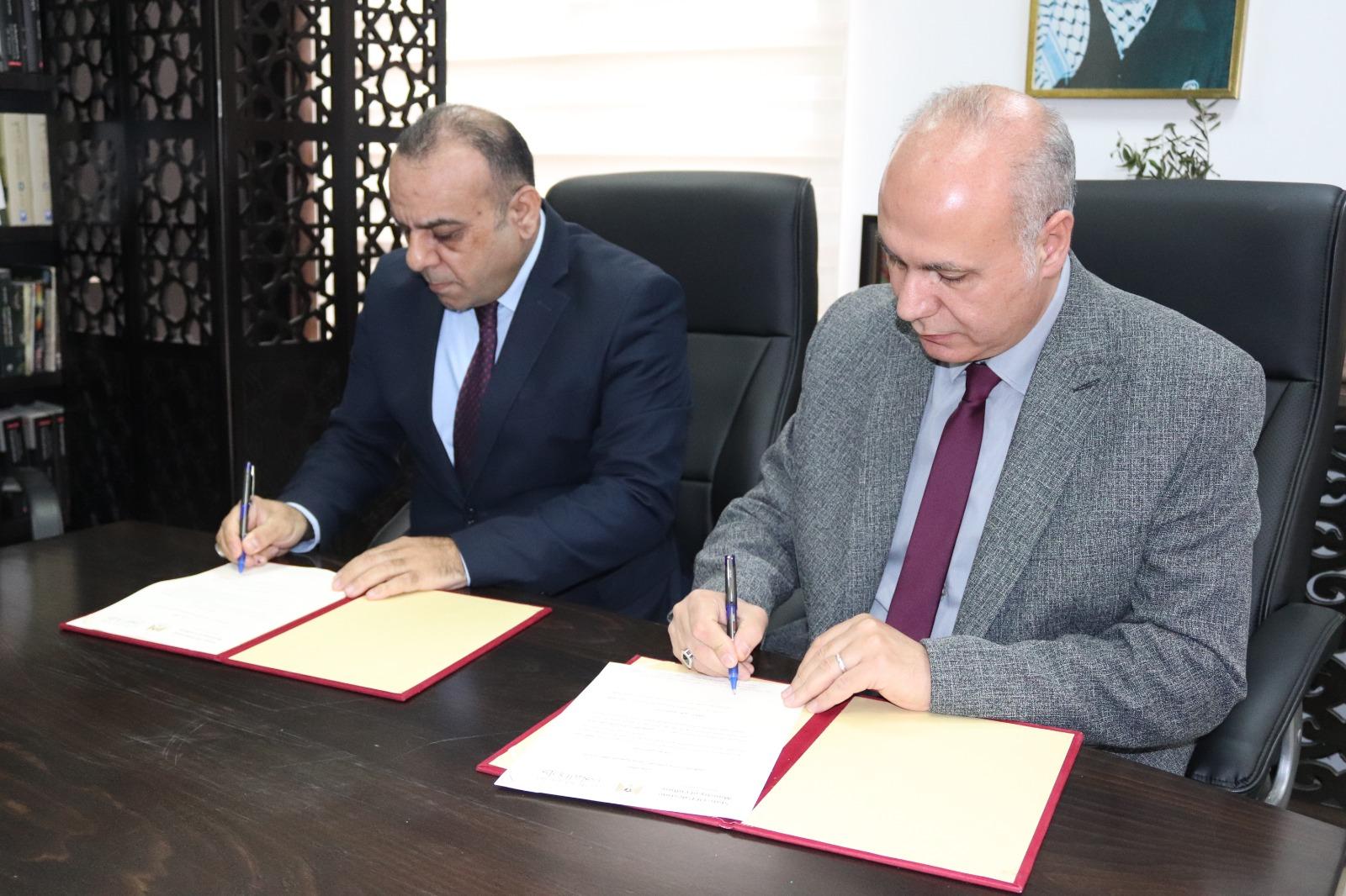 جانب من توقيع الاتفاقية