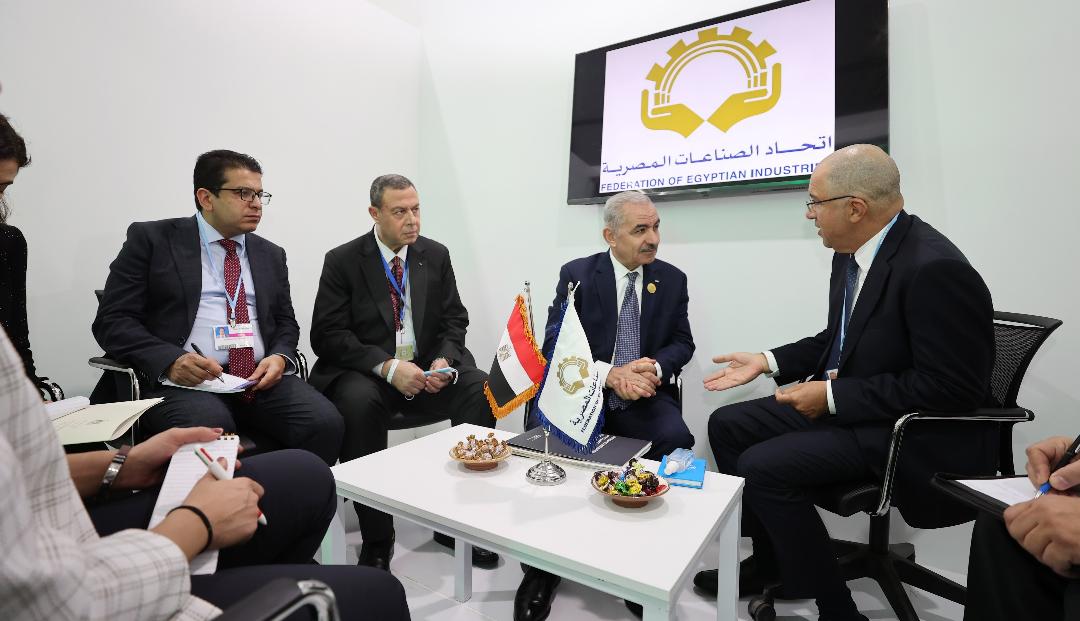 اشتية خلال لقائه رئيس اتحاد الصناعات المصرية محمد السويدي