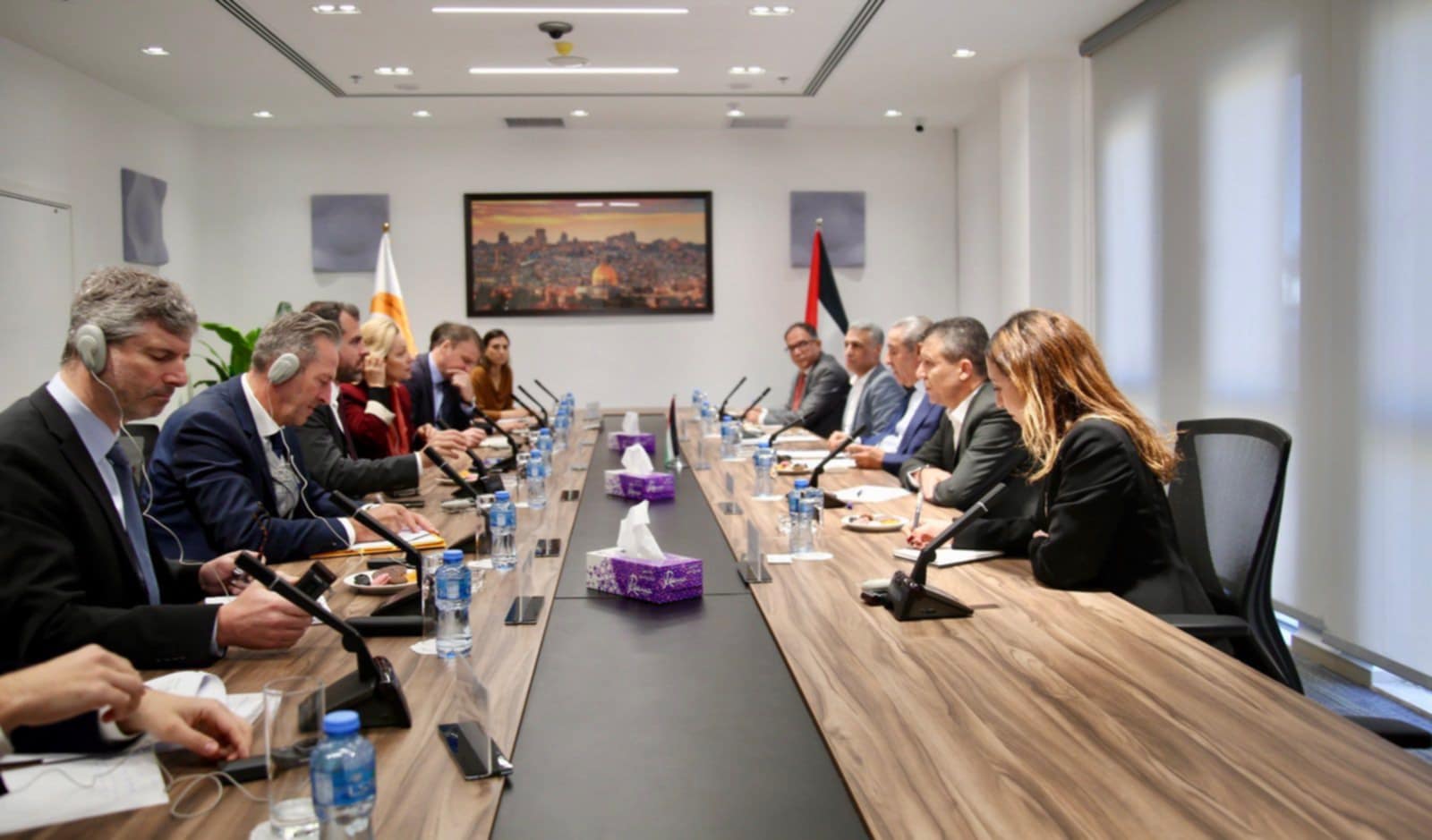 جانب من اجتماع الشيخ ووفد بعثة المساعدة الحدودية الأوروبية في رفح