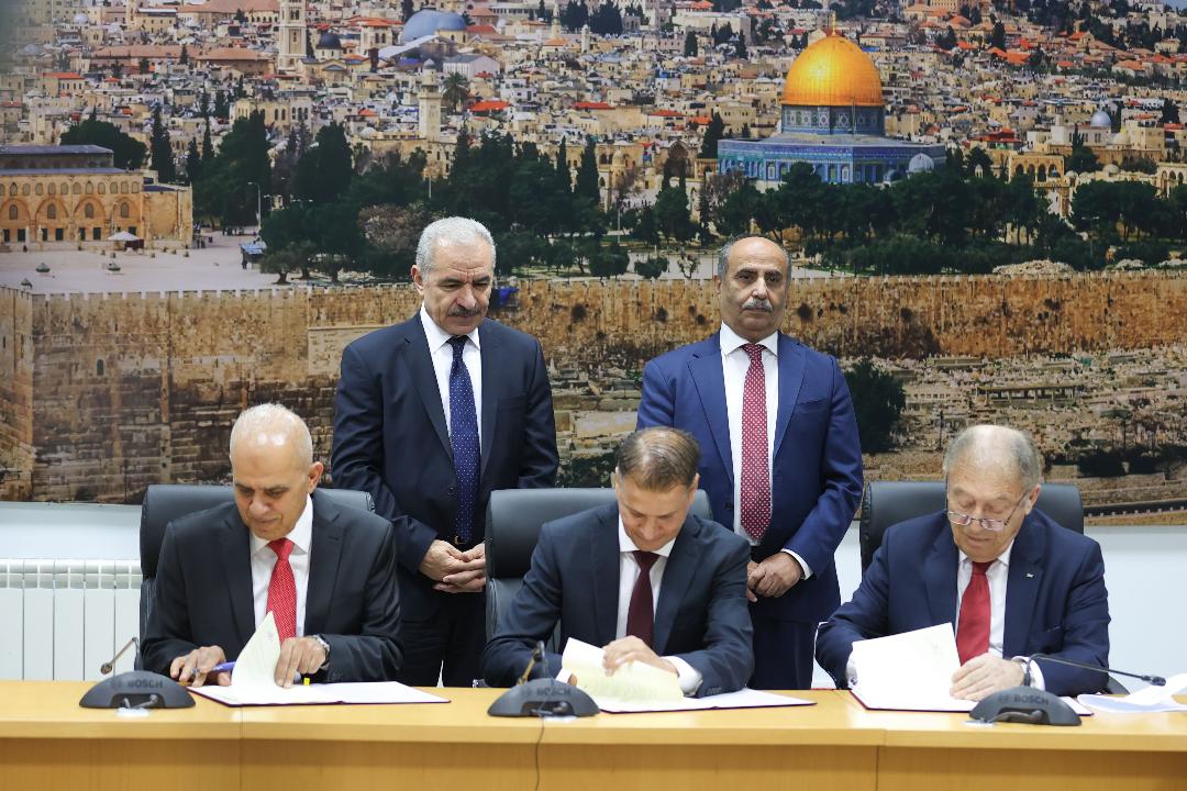 جانب من توقيع الاتفاقية