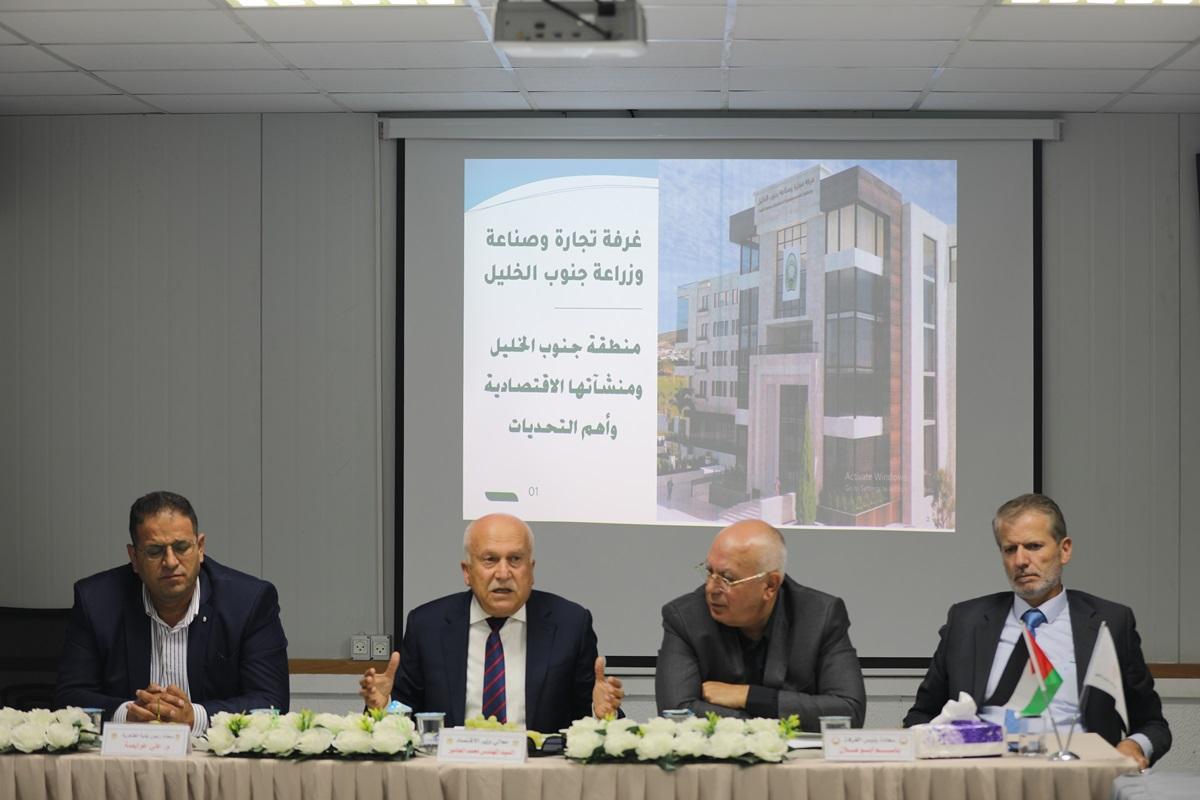 الوزير العامور خلال لقاء الفعاليات الاقتصادية في الظاهرية