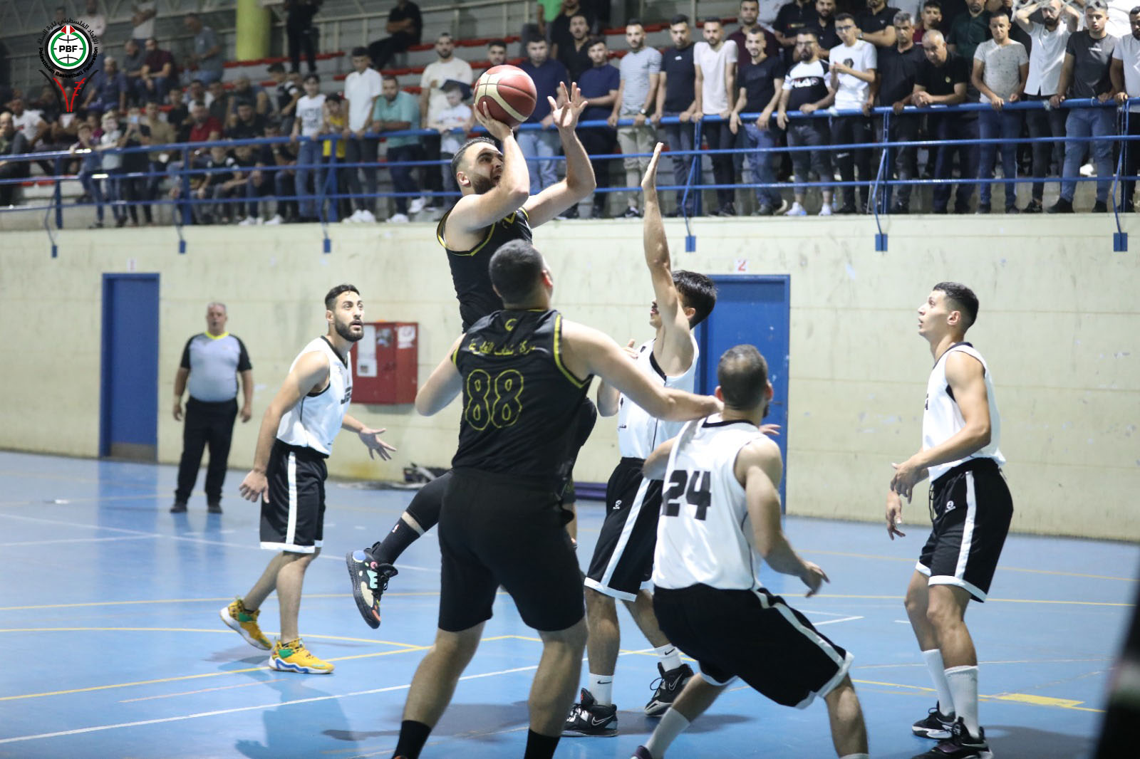 جانب من اللقاء الفاصل بين الفارعة وأكاديمية القدس