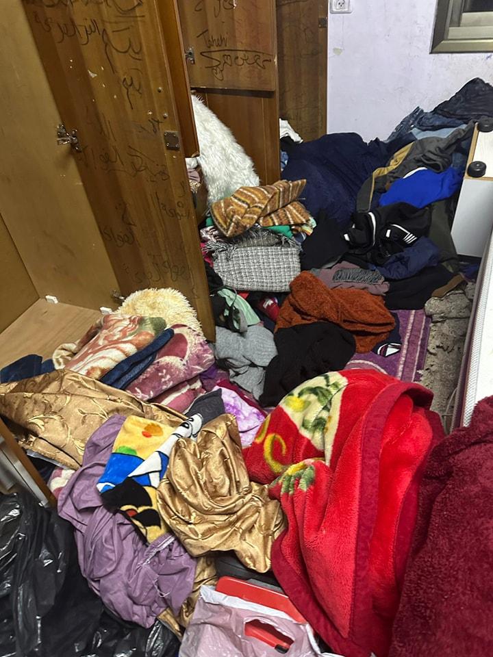 جانب من الخراب الذي أحدثه الاحتلال داخل أحد المنازل