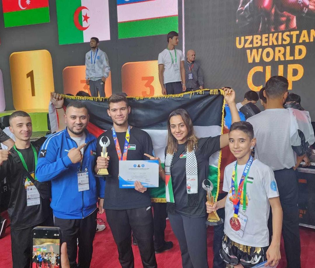 اللاعبان يامن زياد وعبد الرحمن إبراهيم يتوجان بالميدالية البرونزية