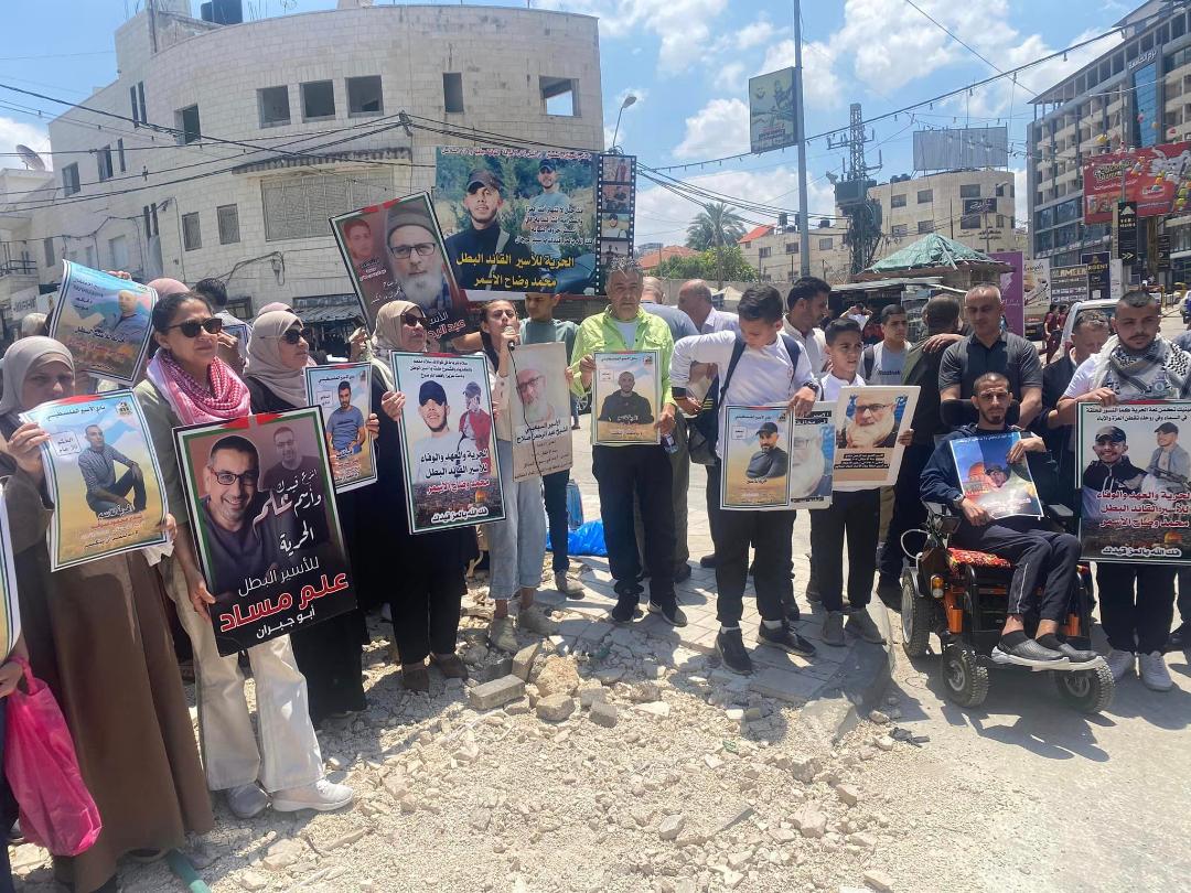 عدسة ثائر ابو بكر (وفا)