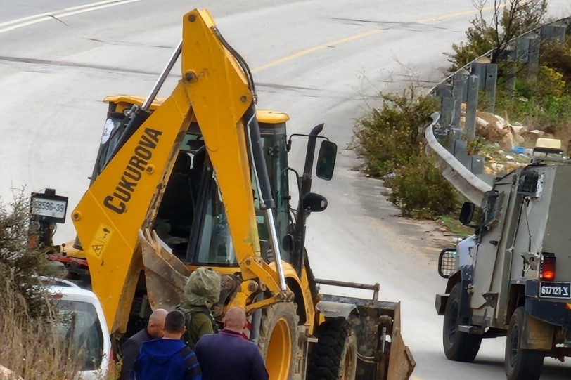 الاحتلال يستولي على جرافة في سلفيت-أرشيفية