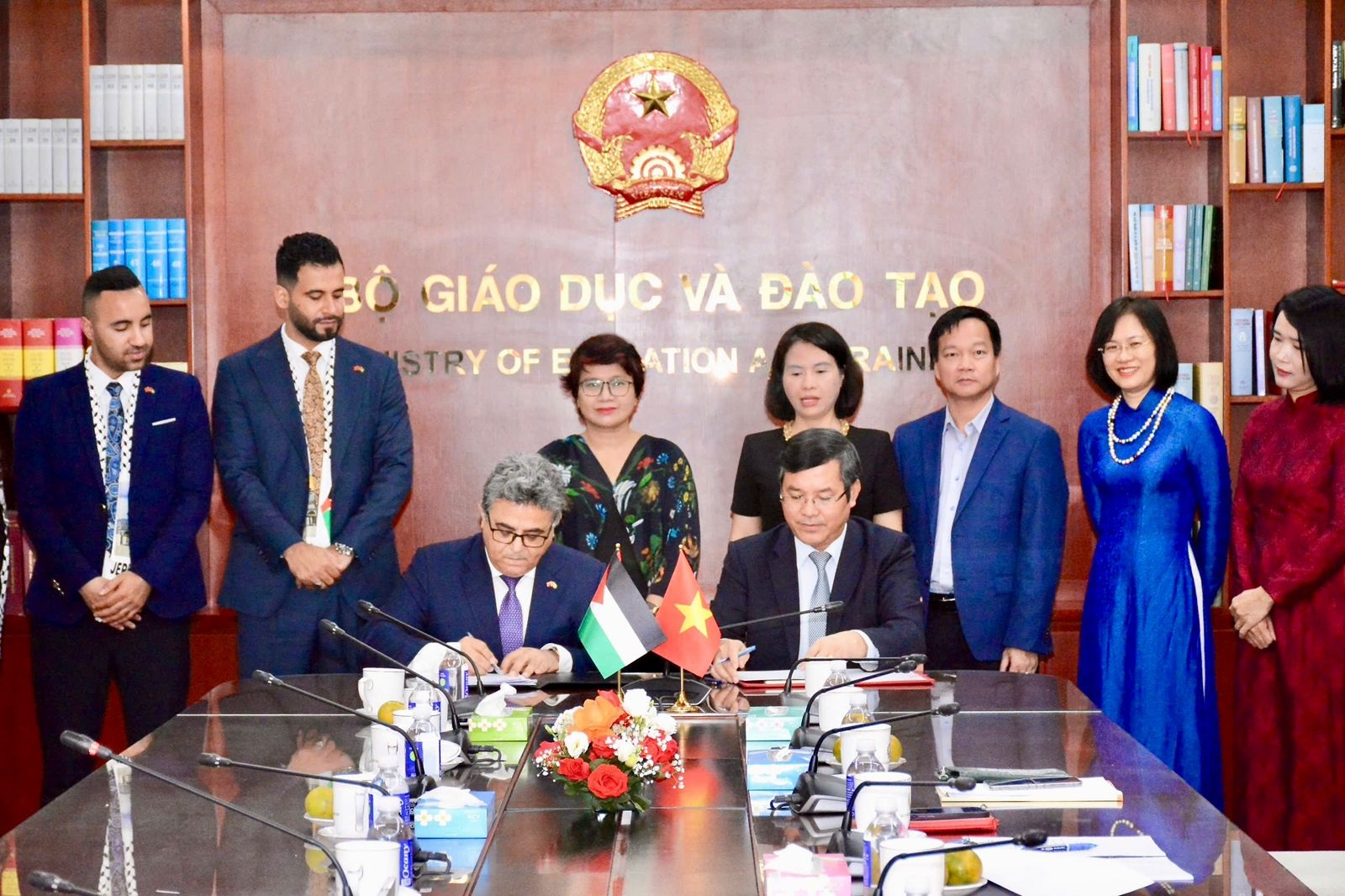 جانب من توقيع الاتفاقية