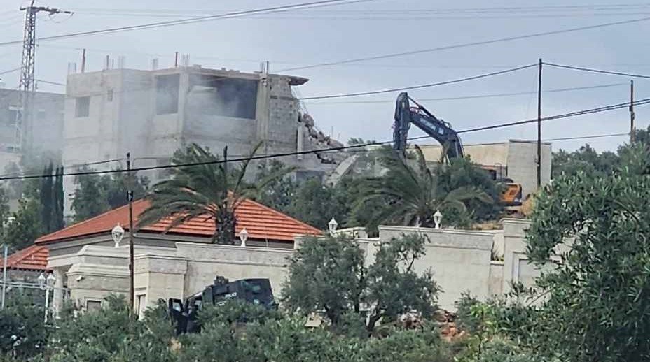 الاحتلال يهدم منزلا في قرية مجدل بني فاضل جنوب نابلس