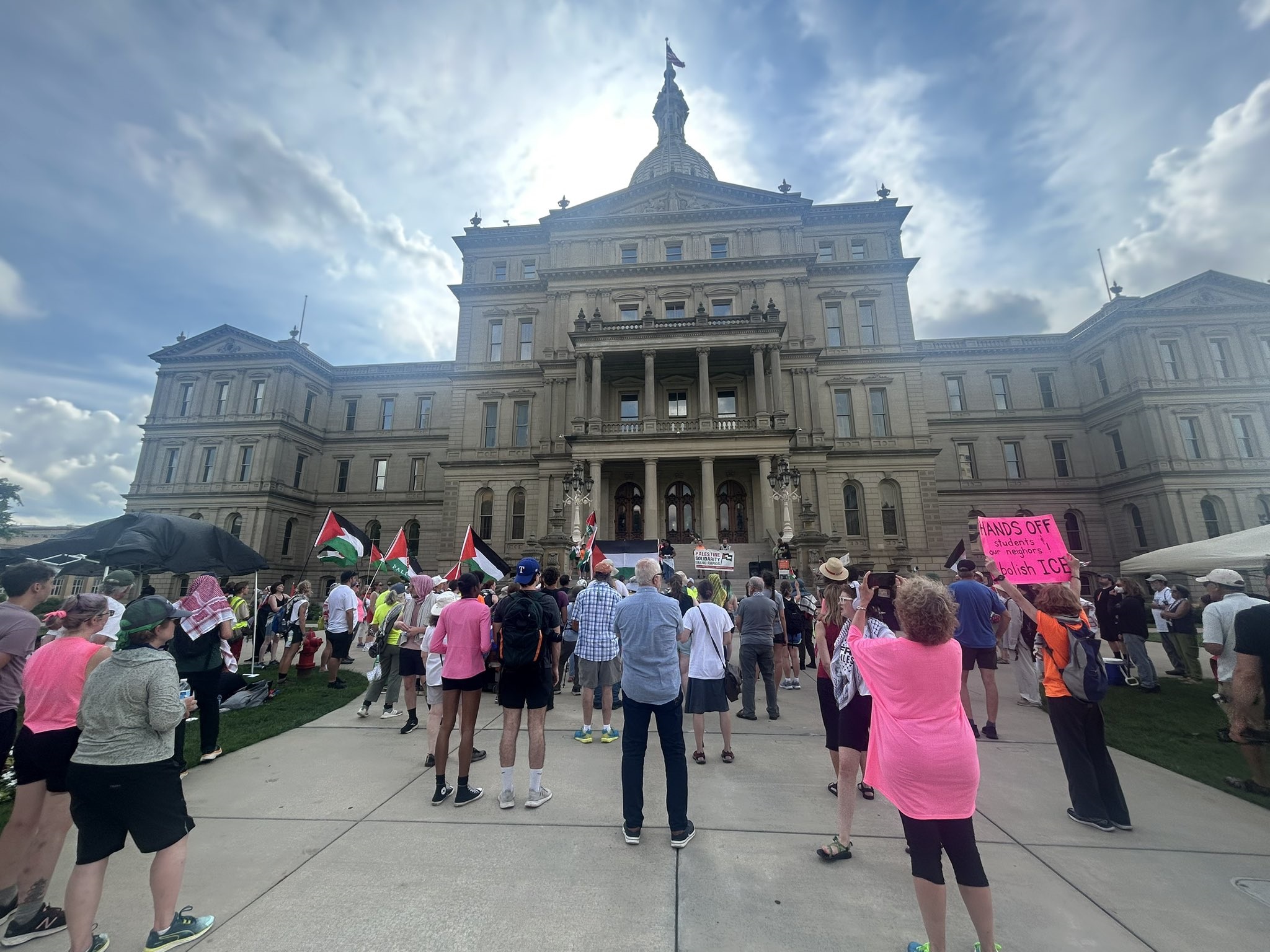 جانب من المسيرة