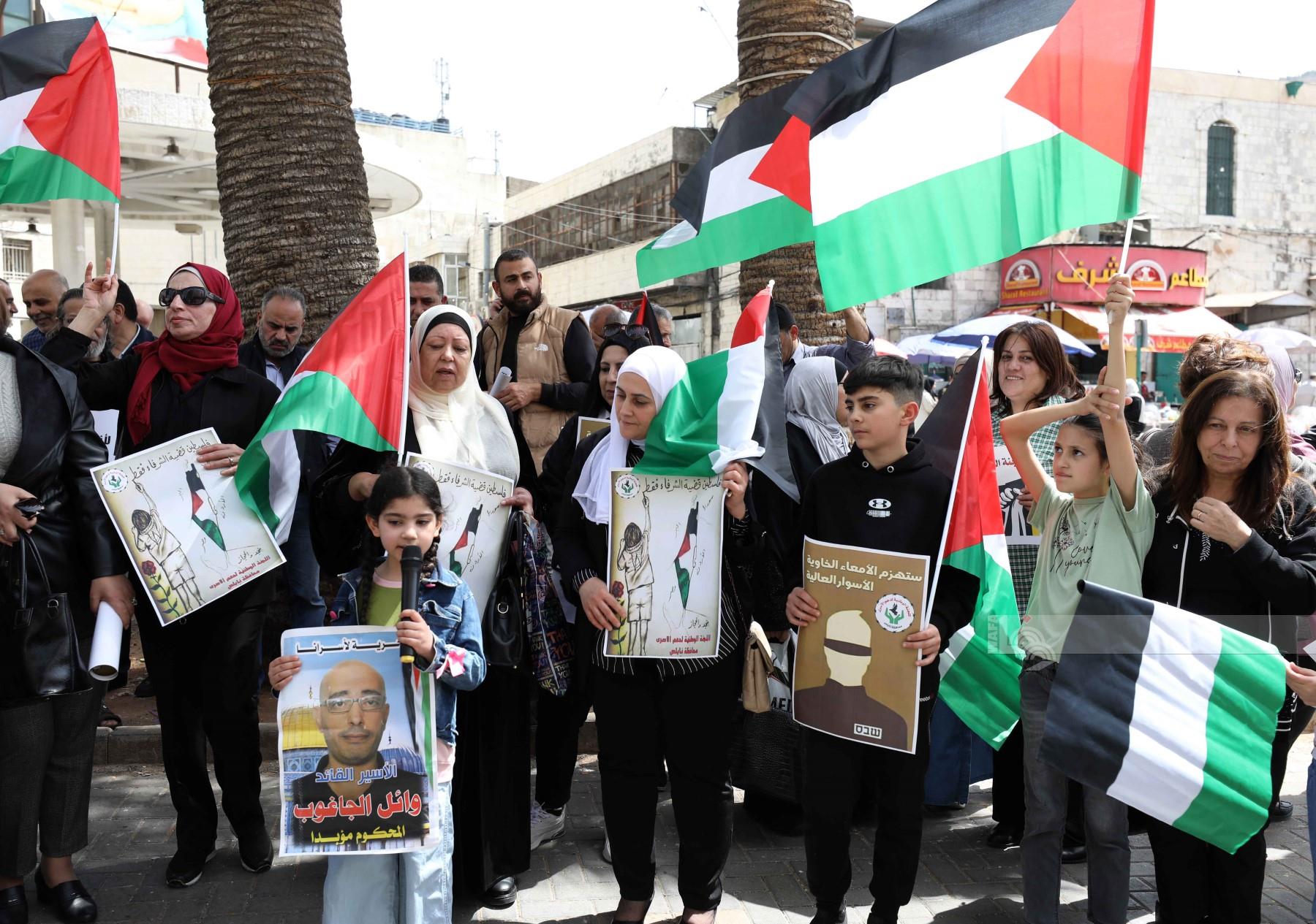 وقفة وسط مدينة نابلس احياء لذكرى يوم الأرض (تصوير: أيمن نوباني/ وفا)