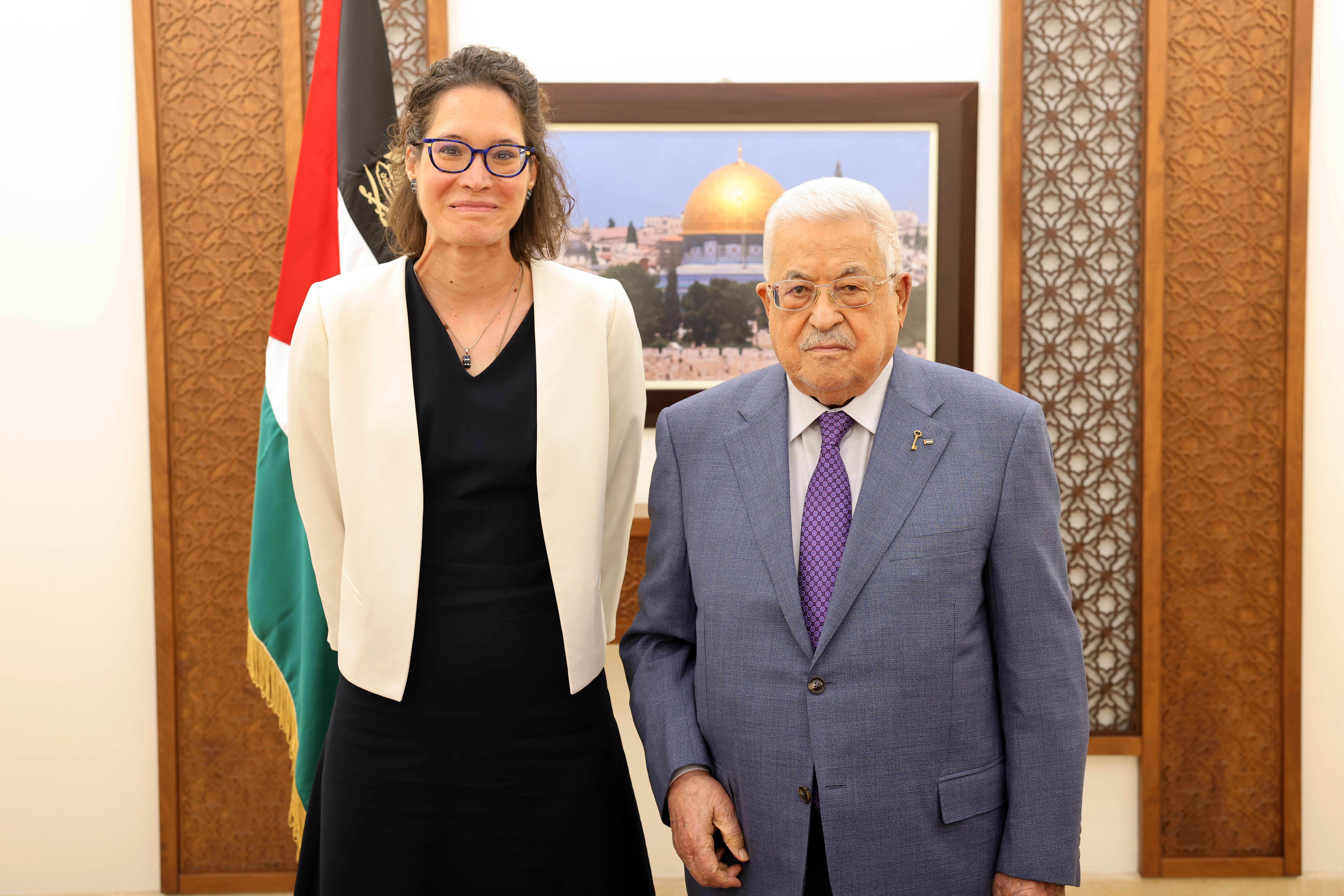 الرئيس لدى تقبله أوراق اعتماد رئيسة مكتب تمثيل هنغاريا لدى دولة فلسطين